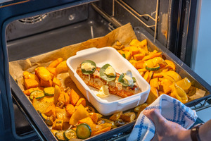 Fleisch in den Ofen geben
