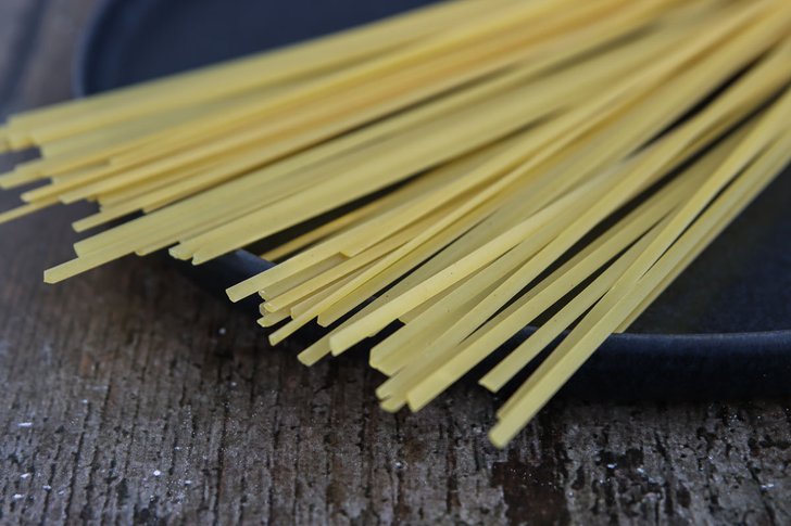 Linguine auf einem Teller