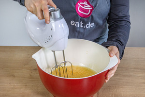 Eier schaumig schlagen