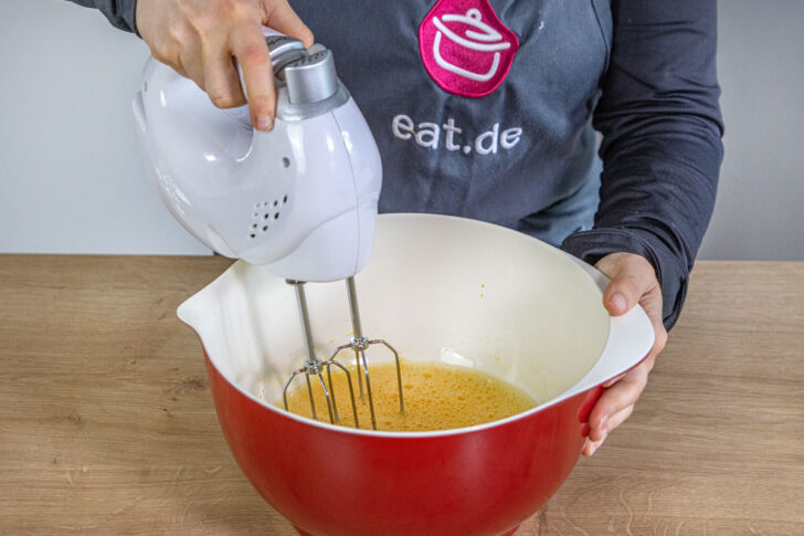 Eier schaumig schlagen