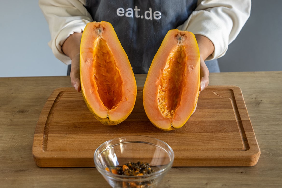 Papaya zubereiten richtig schneiden und schälen
