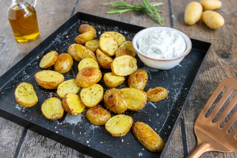 Rosmarinkartoffeln im Backofen zubereiten | Rezept - eat.de