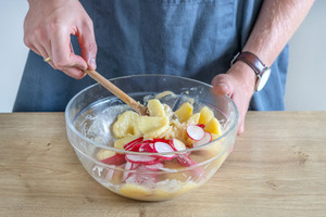 Kartoffelsalat gut vermischen