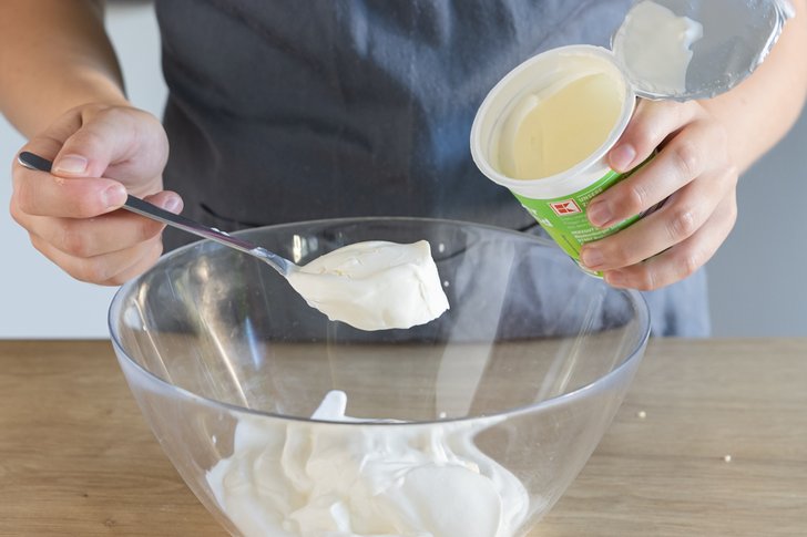 Füllung für Brombeerkuchen zubereiten