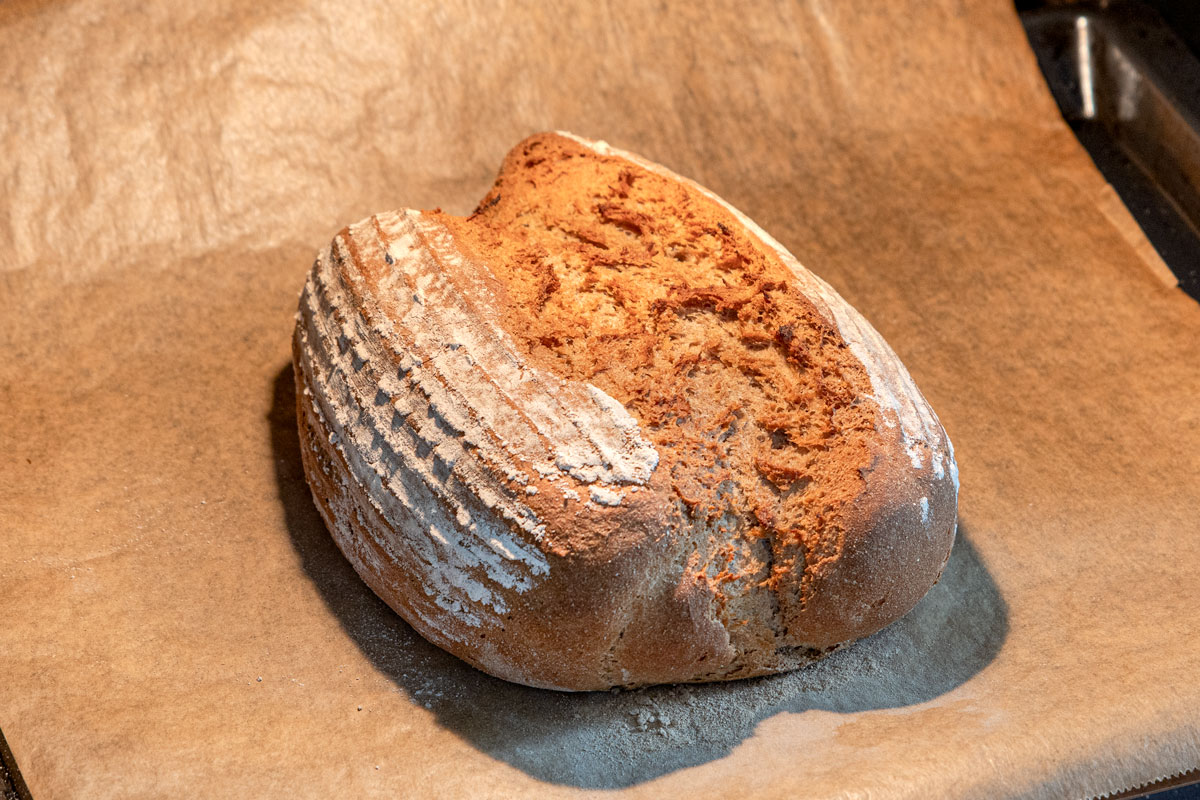 Sauerteig Brot im Backofen