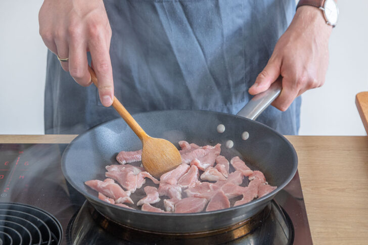 Geschnetzeltes vom Schwein anbraten