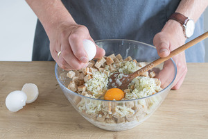 Eier zur Masse geben