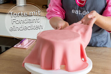 Torte mit Fondant eindecken