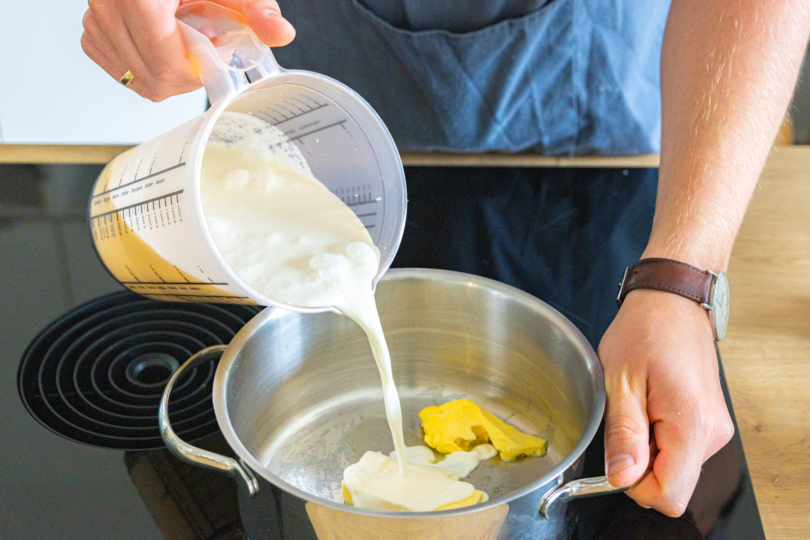 Milch und Butter erwärmen
