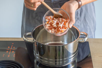 Speck im Topf anschwitzen