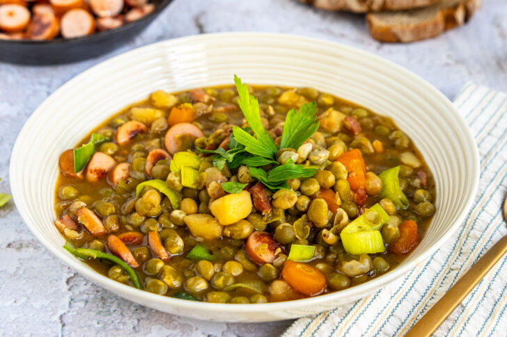 Klassische Erbsensuppe