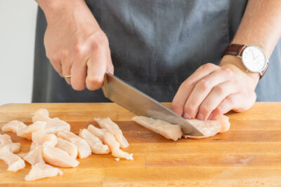 Fleisch in Streifen schneiden