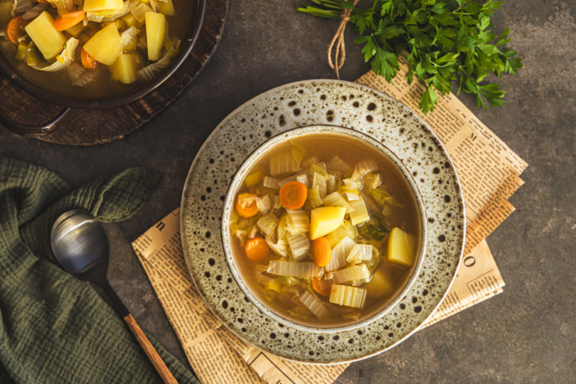 Vegetarischer Chinakohleintopf mit Kartoffeln
