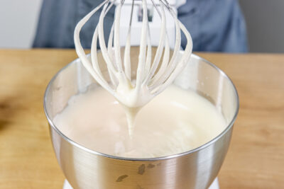 Eier und Zucker aufschlagen