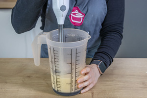 Milch-Öl-Bananengemisch pürieren