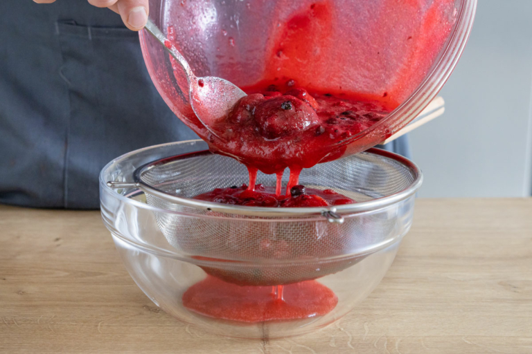 Glühweinmarmelade mit Apfel und Beeren | Rezept- eat.de