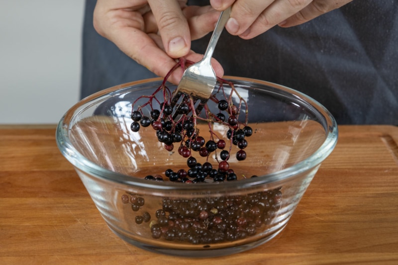 Holunderbeerensirup selber machen | Rezept - eat.de Holunderbeerensirup selber machen | Rezept - eat.de