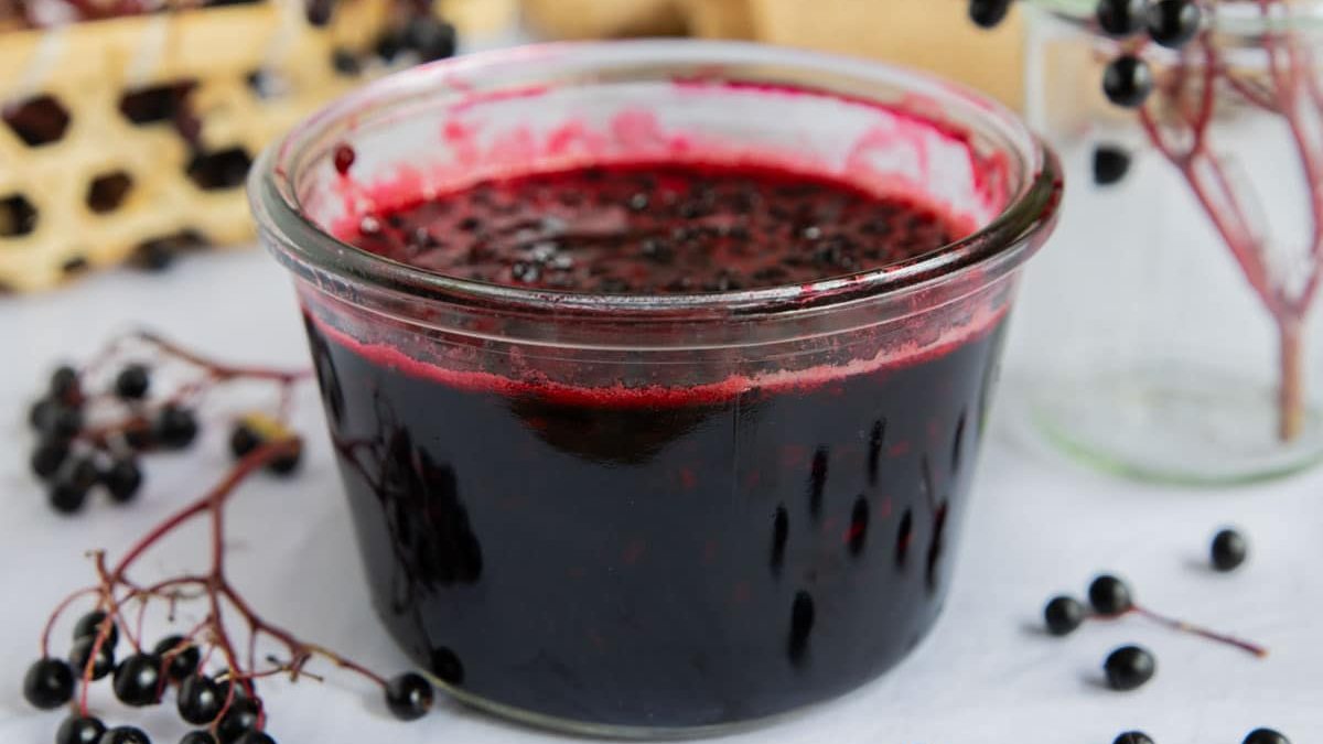 Holunderbeerenmarmelade mit ganzen Beeren | Rezept