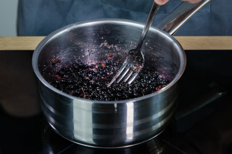 Holunderbeerensirup selber machen | Rezept - eat.de Holunderbeerensirup selber machen | Rezept - eat.de