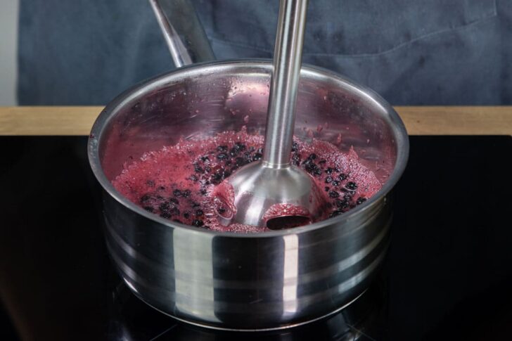 Holunderbeeren pürieren