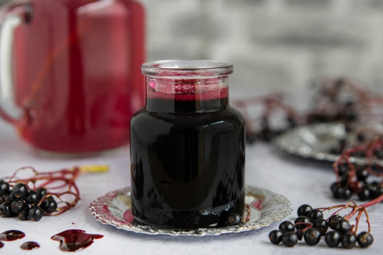 Holunderbeerensirup selber machen | Rezept - eat.de