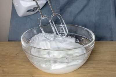 Eiweiß zu Eischnee schlagen