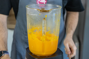 Kürbis im Mixer pürieren