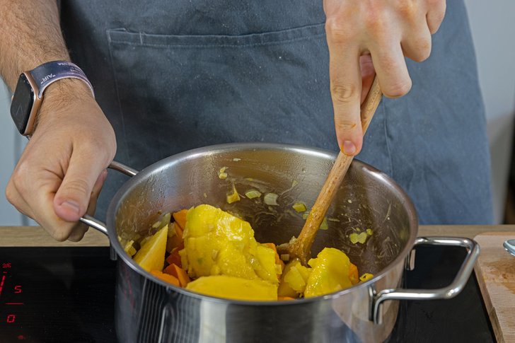 Kürbis und Mango unterrühren