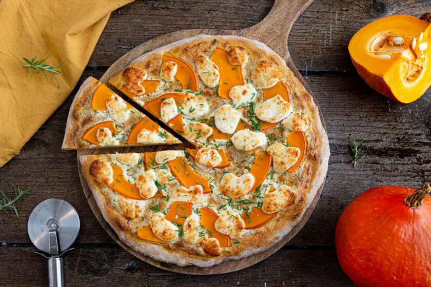 Kürbis Pizza mit Ziegenkäse