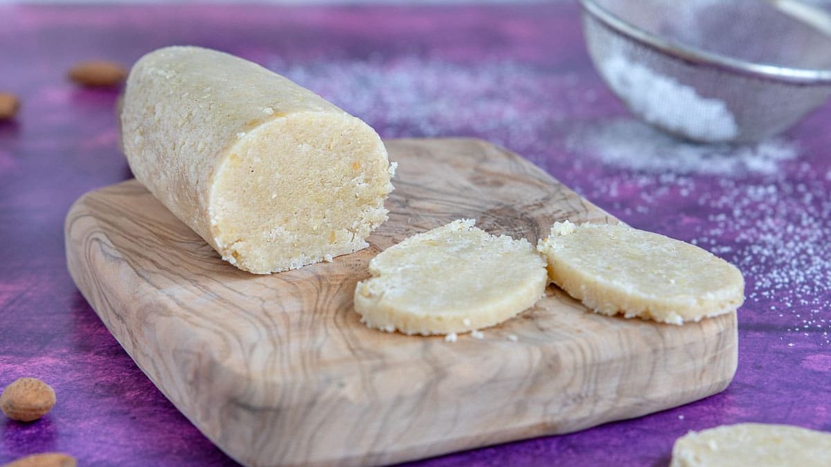 Marzipan selber machen ohne Rosenwasser | Rezept - eat.de