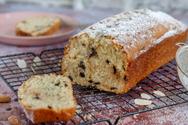 Saftiger Marzipankuchen aus der Kastenform