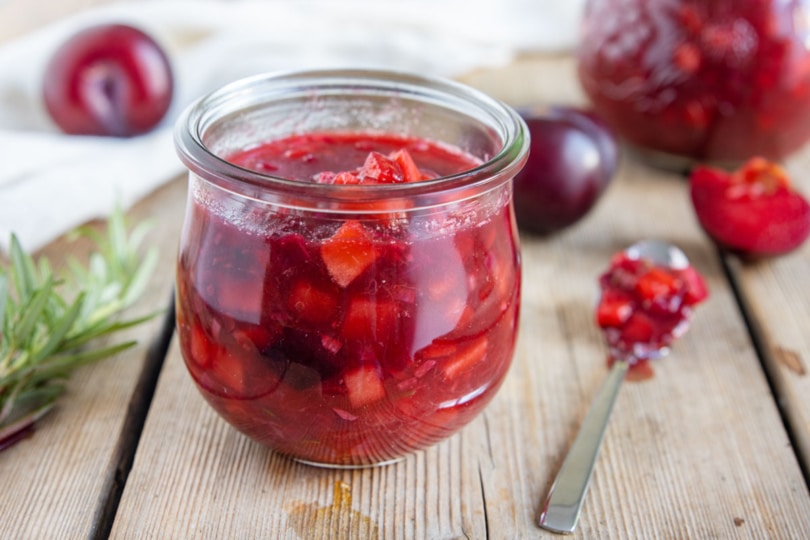 Pflaumenchutney mit Zwiebel und Apfel | Rezept
