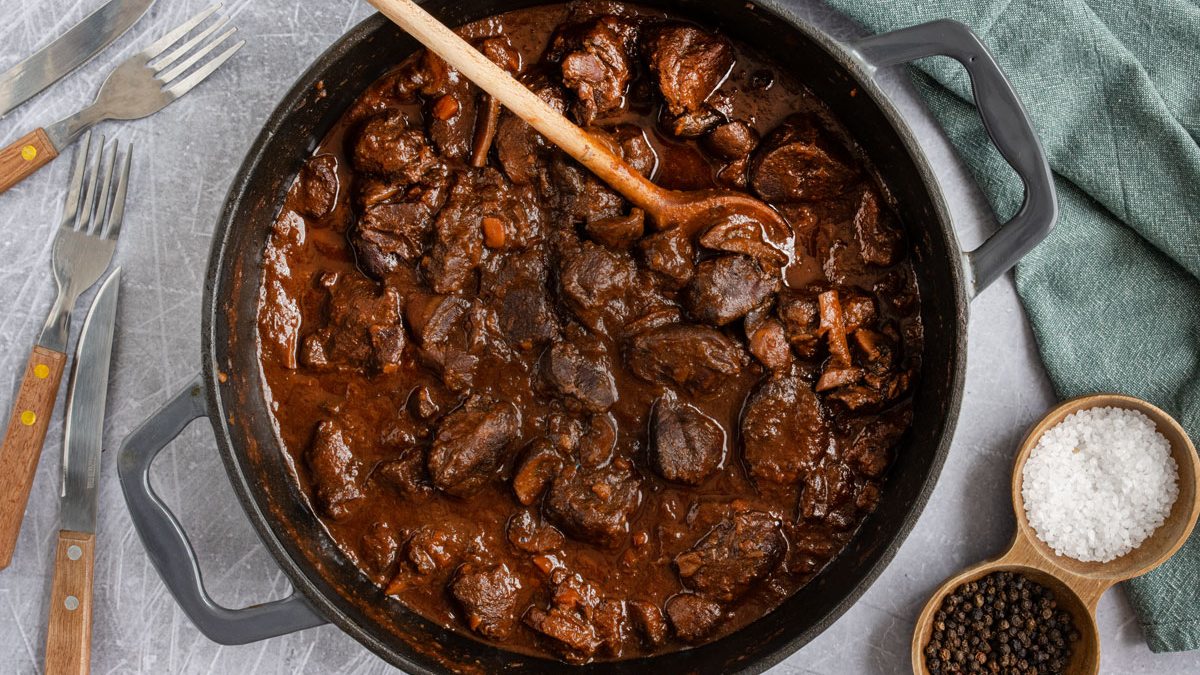 Zartes Rehgulasch nach Omas Art | Rezept