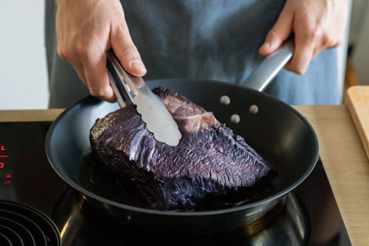 Rindfleisch in Pfanne anbraten
