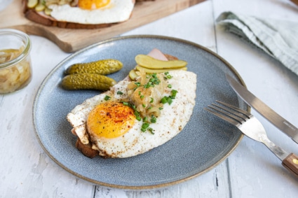 Klassischer Strammer Max: DDR-Rezept - Eat.de