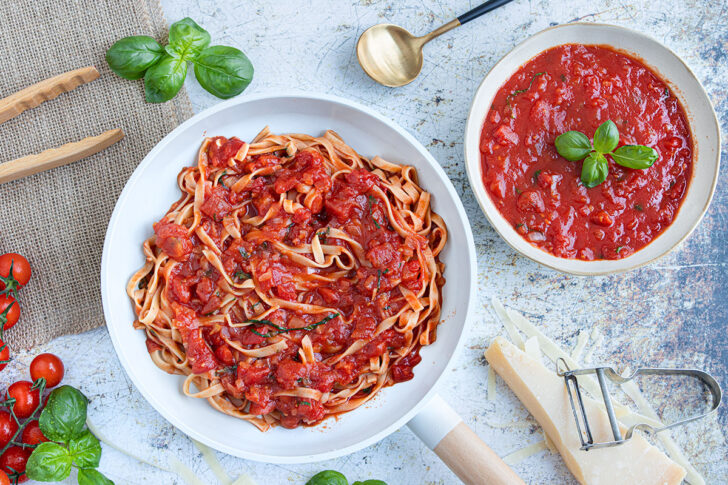 Pasta mit selbstgemachter Tomatensoße