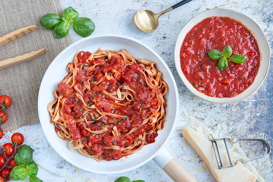 Grundrezept: Tomatensoße selber machen