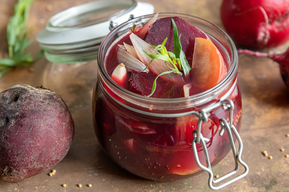 Eingelegte Rote Bete: So legst du die rote Rübe ein | Rezept - eat.de