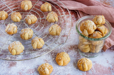 Schnelle Bethmännchen mit Marzipan