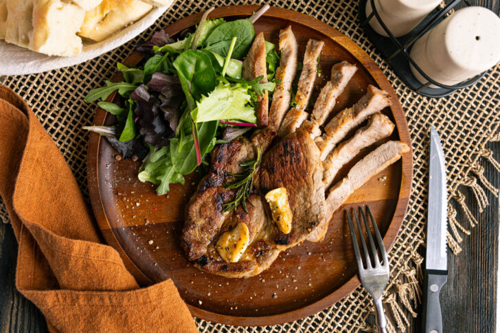 Schweinesteak in der Pfanne perfekt braten