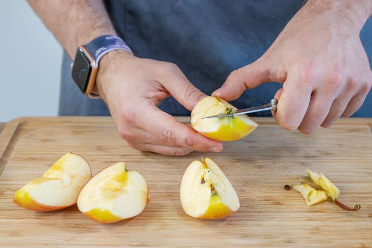 Apfel schneiden