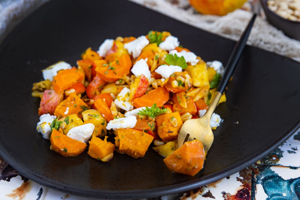 Kürbis-Salat mit Apfel und Ziegenkäse | Rezept
