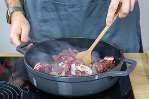 Fleisch scharf anbraten