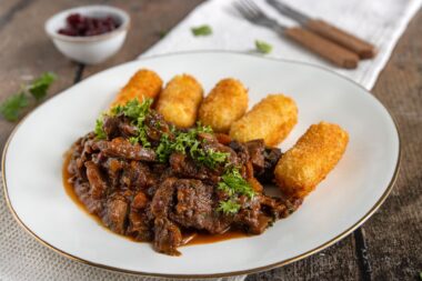 Hirschgulasch nach Omas Art