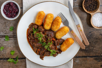 Hirschgulasch nach Omas Art