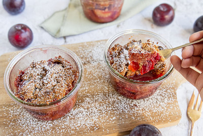 veganer Pflaumen Crumble