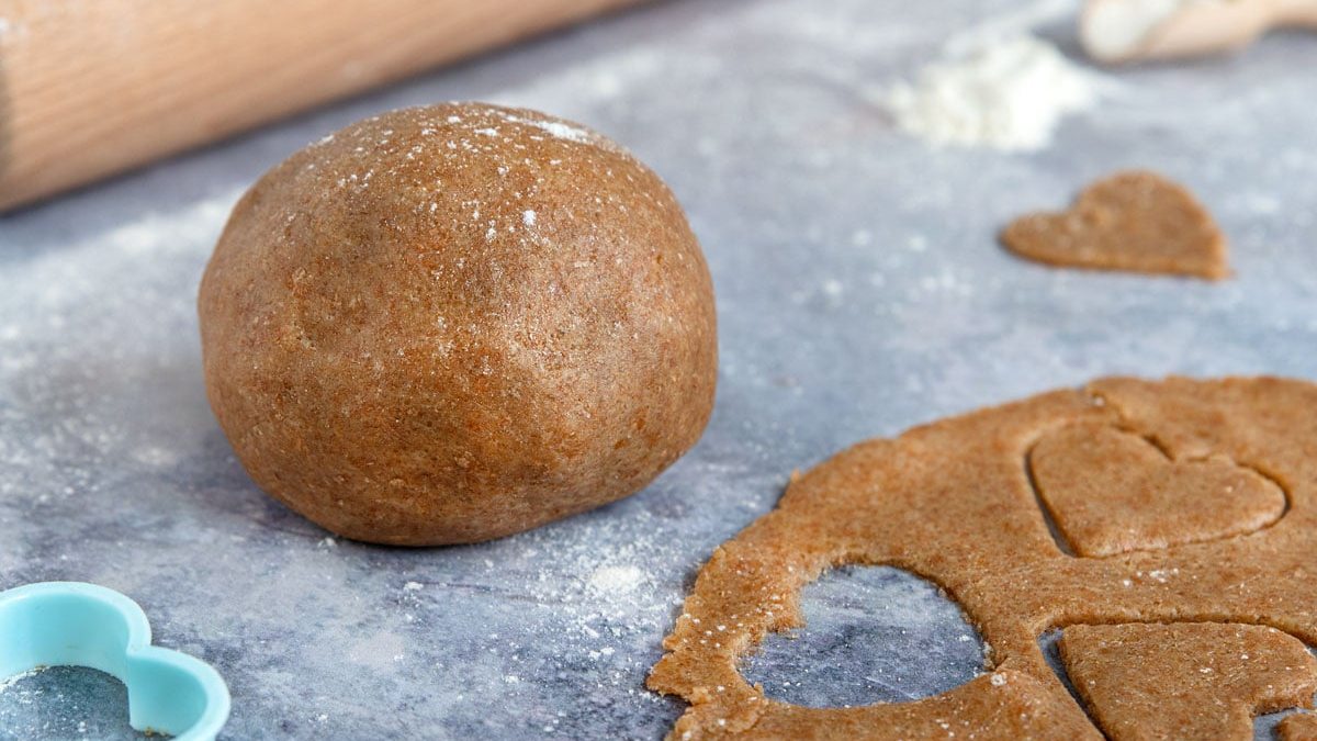 Veganer Mürbeteig mit braunem Zucker | Rezept - eat.de