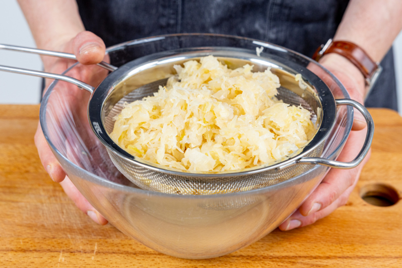 Sauerkraut abtropfen lassen