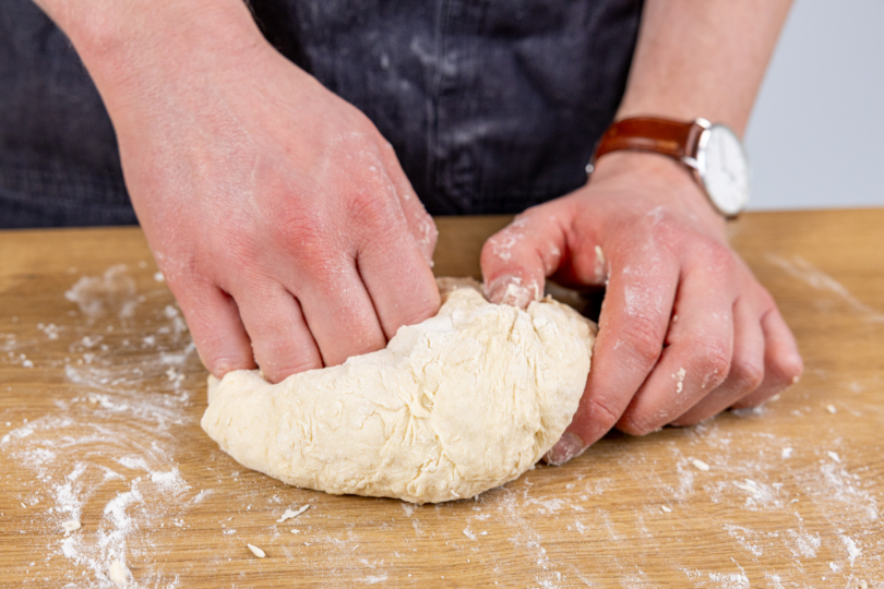 Strudelteig kneten
