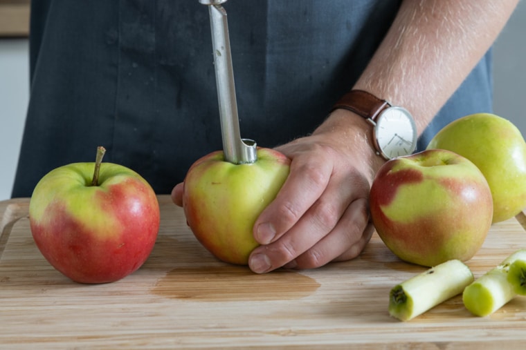 Schneller Bratapfel aus der Mikrowelle I Rezept - eat.de